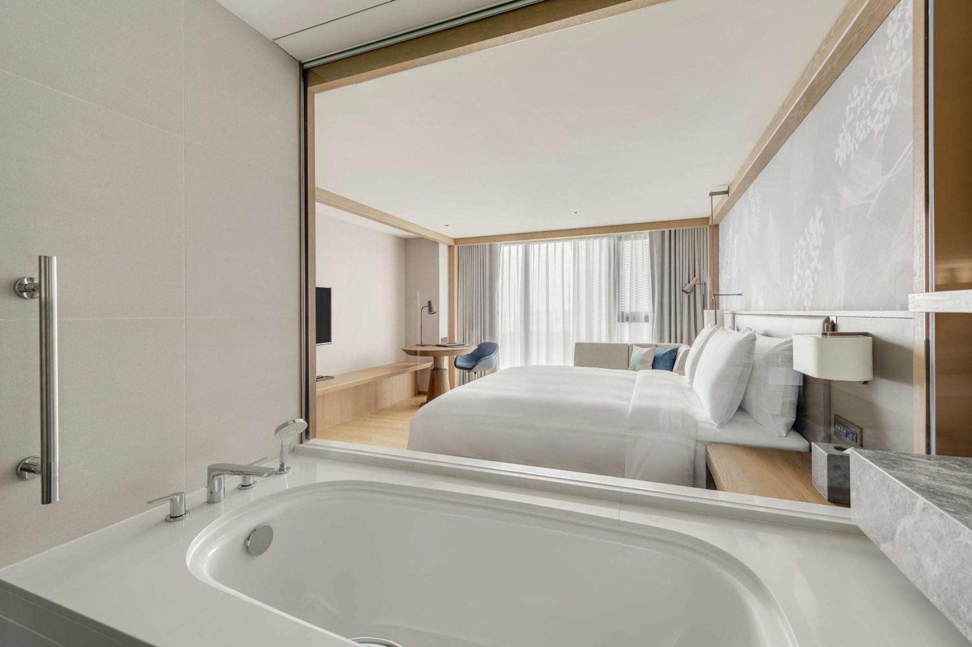 Doubletree By Hilton Taipei Zhongshan Exteriör bild